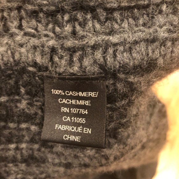 100% Cashmere Circle Scarf- Great Condition. - Picture 3 of 4